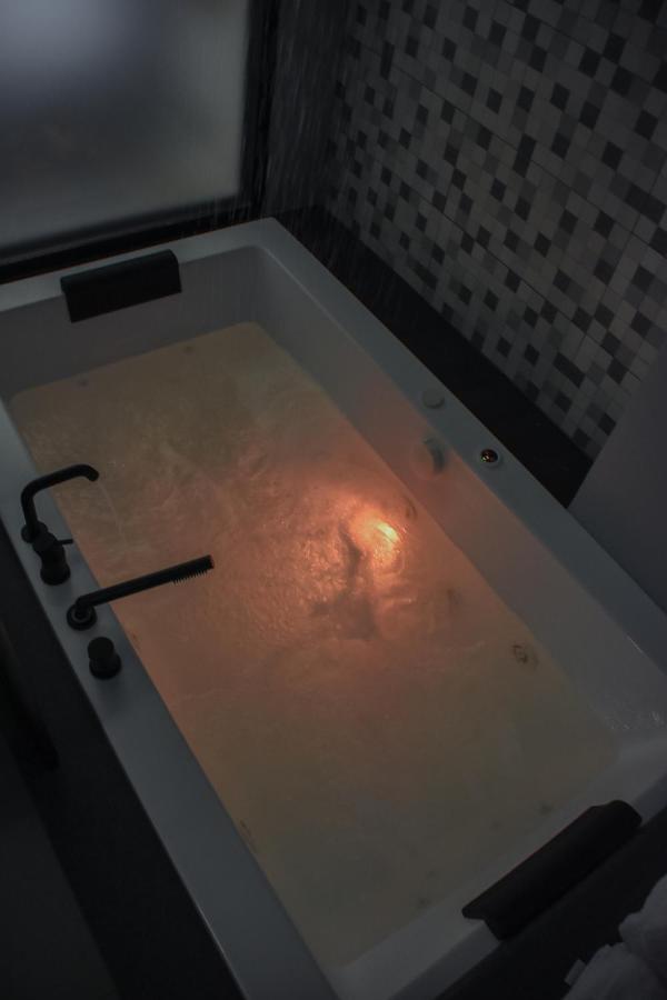 מריליאנו Dislocati Bnb - Jacuzzi Privata - Cucina - Tv60" - Minimal Luxury מראה חיצוני תמונה